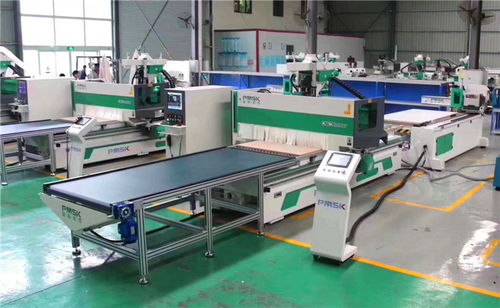 一个板式家具加工厂需要的数控开料机设备有哪些